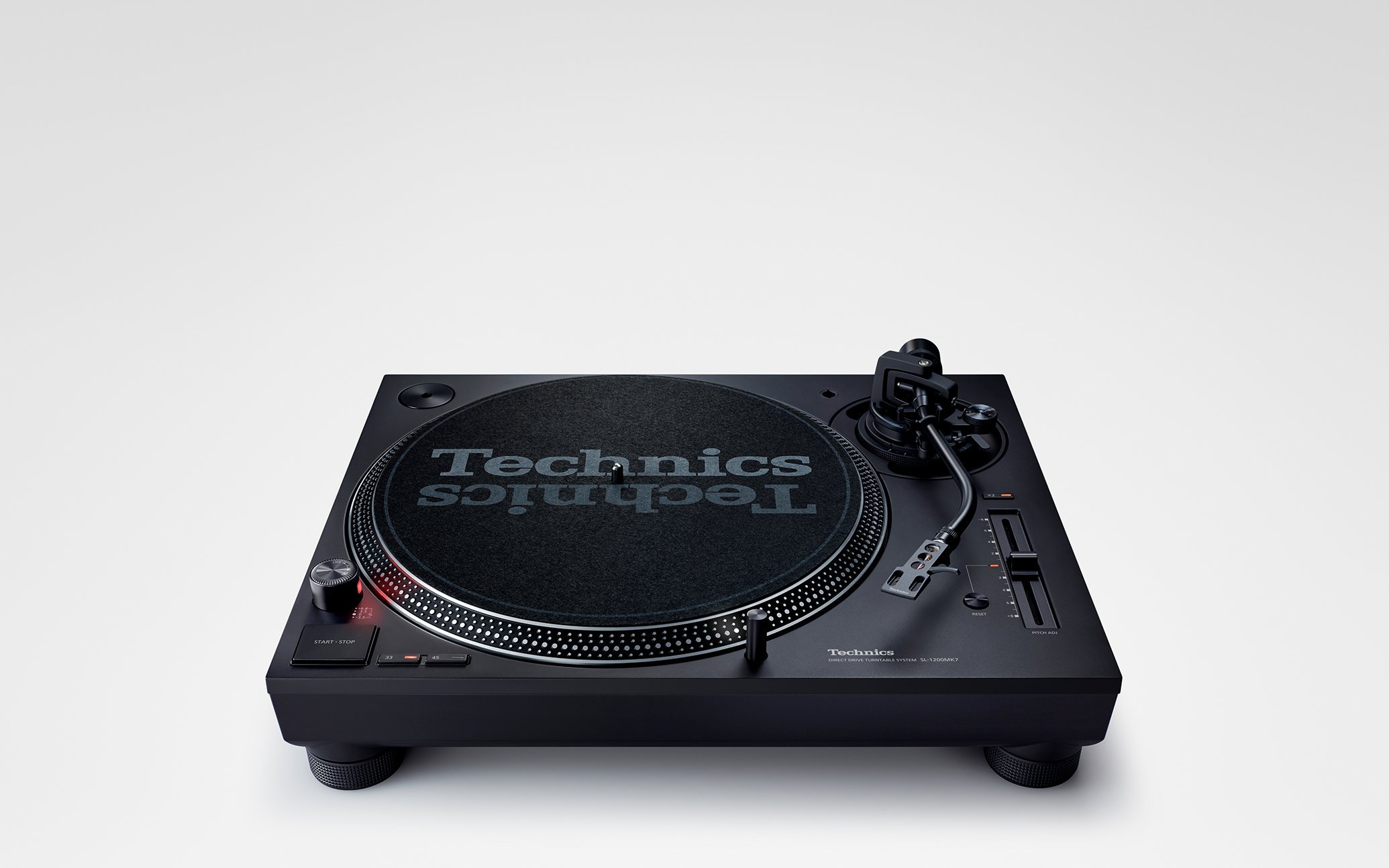 Turntable viewed from the front, black body with 