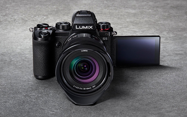 Photo:Digital Camera LUMIX DC-S5/S-R2060