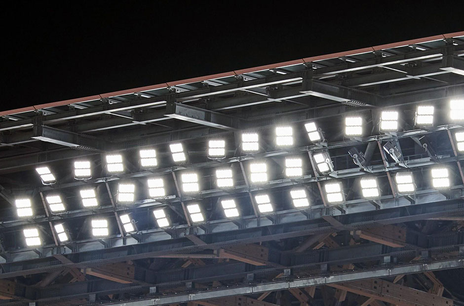 LED floodlights use light sources that accommodate color reproducibility in shooting for TV.