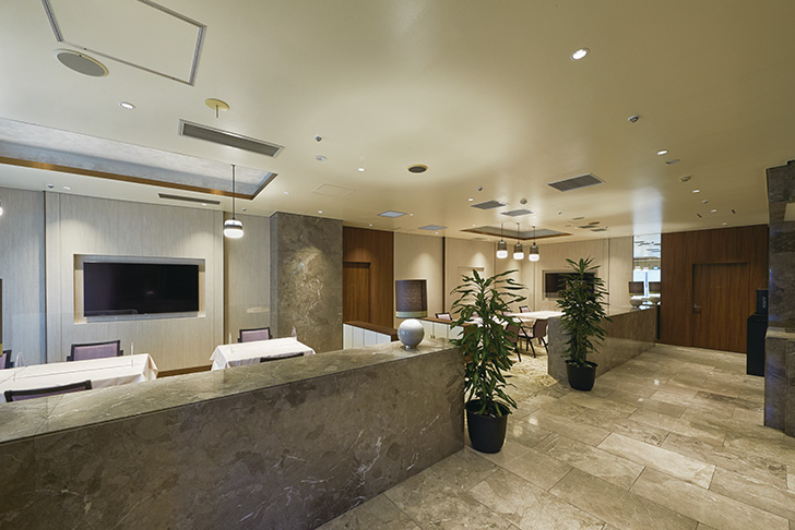 LED downlights in operation at the suite restaurant in the Suite Tokyo corporate area. 